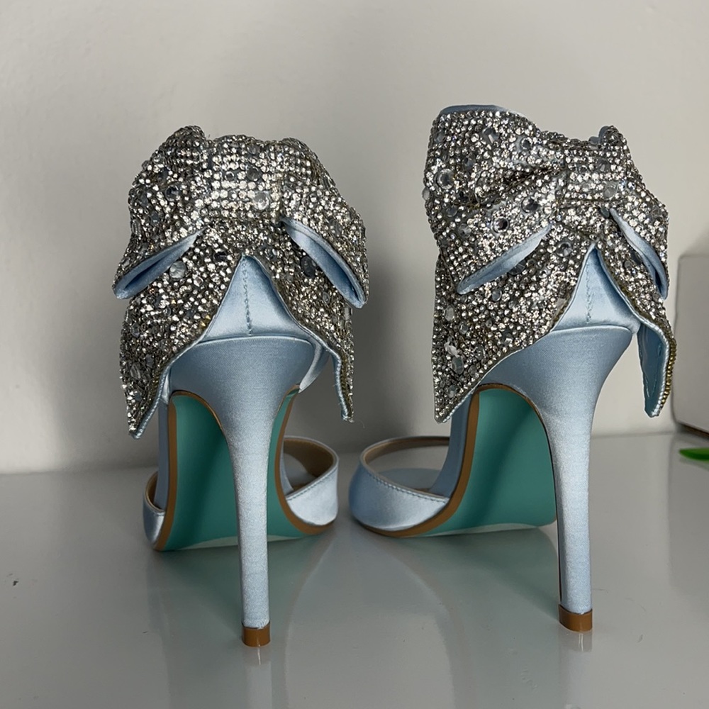 Betsey Johnson size 6 blue heels with crystal bow back.